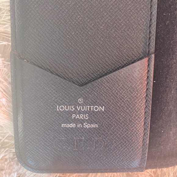 Louis Vuitton Folio Cellphone Case - Picture 9 of 9